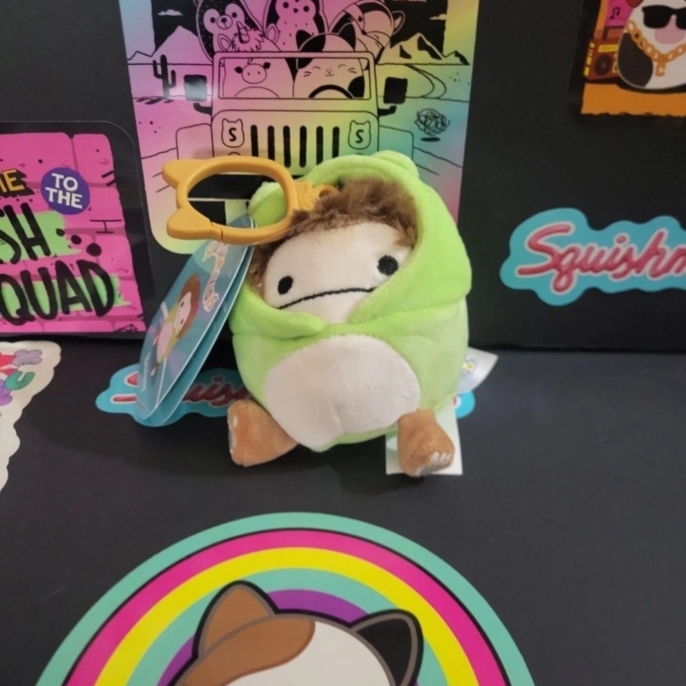 Squishmallows Benny the Bigfoot in Frog Costume 3.5" Clip Epic Collection. New.